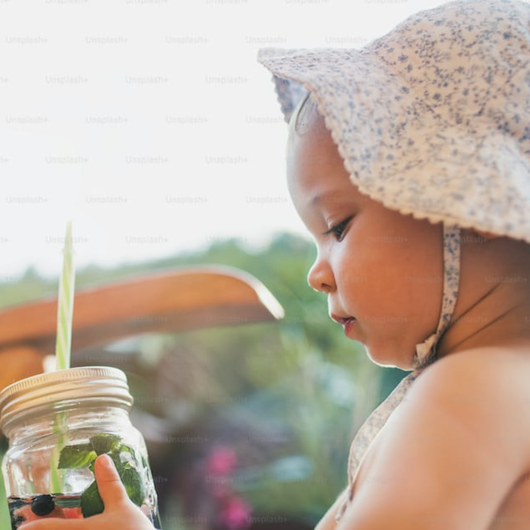 Mon enfant refuse de boire : quelles sont les meilleures astuces pour l'hydrater ?