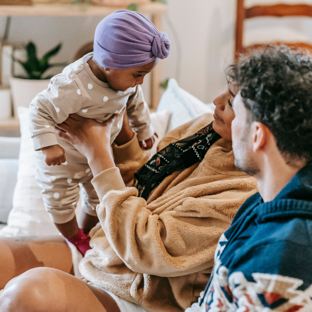 Mon bébé ne marche toujours pas à plus de 16 mois : c’est grave ?