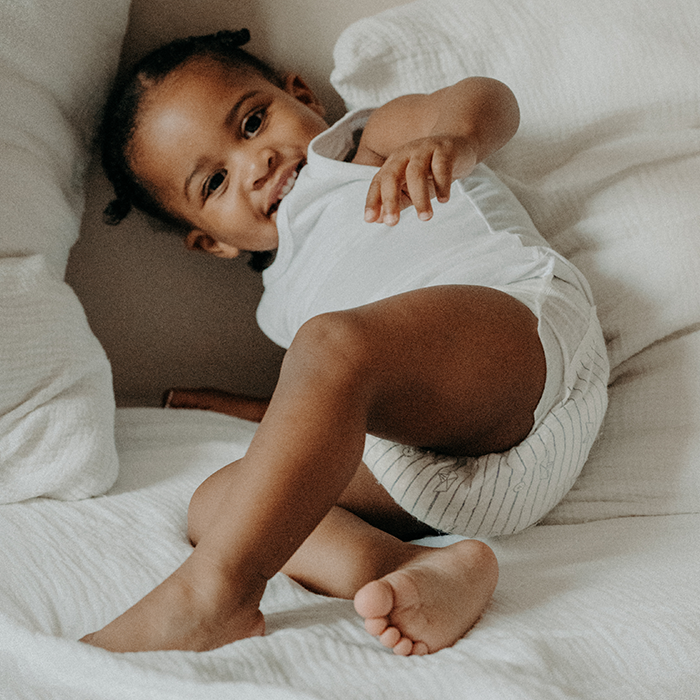 enfant en couche joone