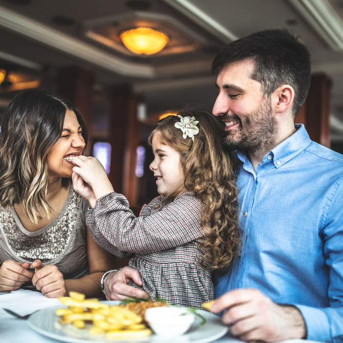 10 idées sans écran pour occuper mon enfant au resto