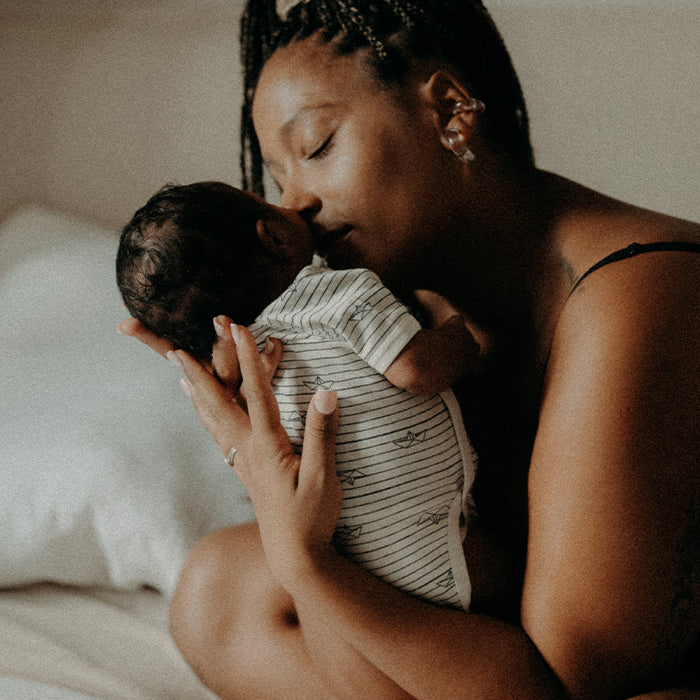 Comment fluctuations hormonales peuvent affecter humeur post-partum ?