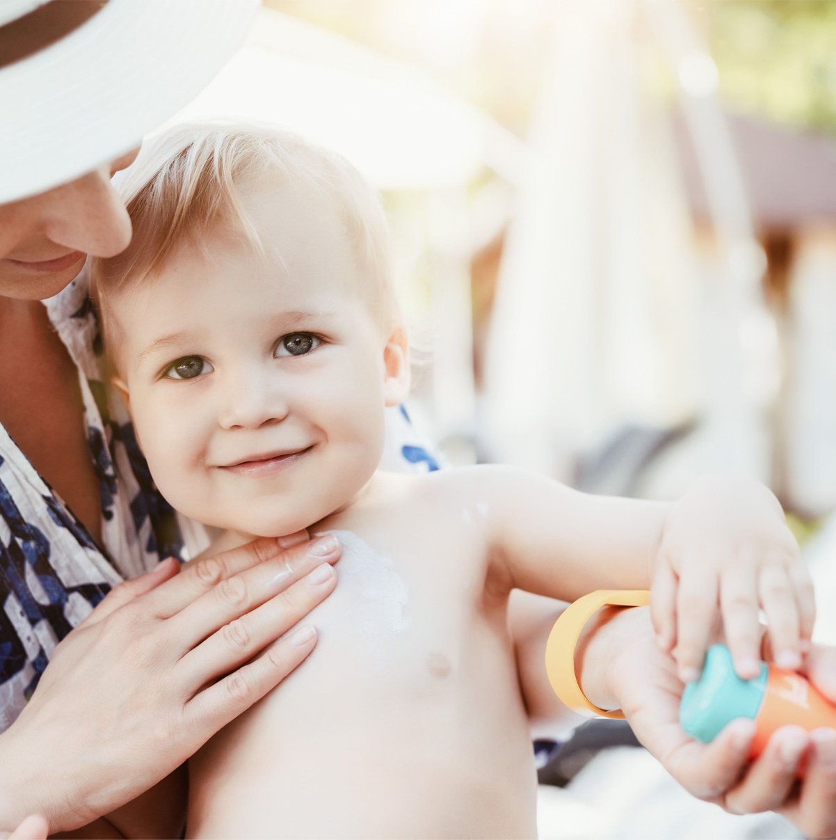 Comment choisir sa crème solaire pour bébé ? - JOORNAL - JOONE