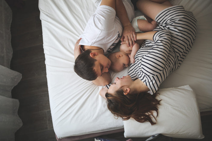 S’impliquer dans l’allaitement quand on est co-parent… Bien sûr que vous avez votre place dans ce joli trio !