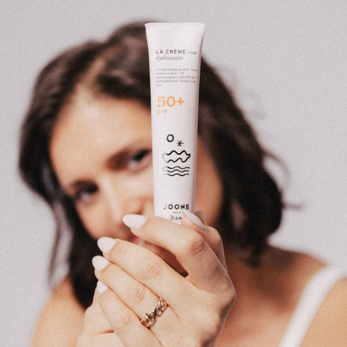 LES CRÈMES SPF VISAGE DÉDIÉES : LA MEILLEURE OPTION POUR HYDRATER ET PROTÉGER LA PEAU