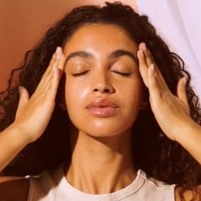 Comment maintenir une protection solaire efficace toute la journée avec une crème SPF pour le visage ?