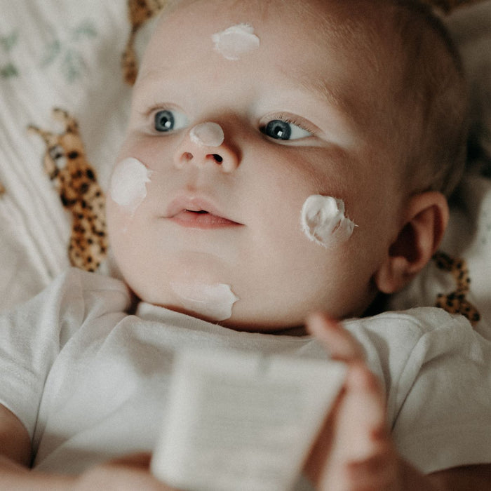 Pourquoi bébé a-t-il la peau plus sèche en hiver ?