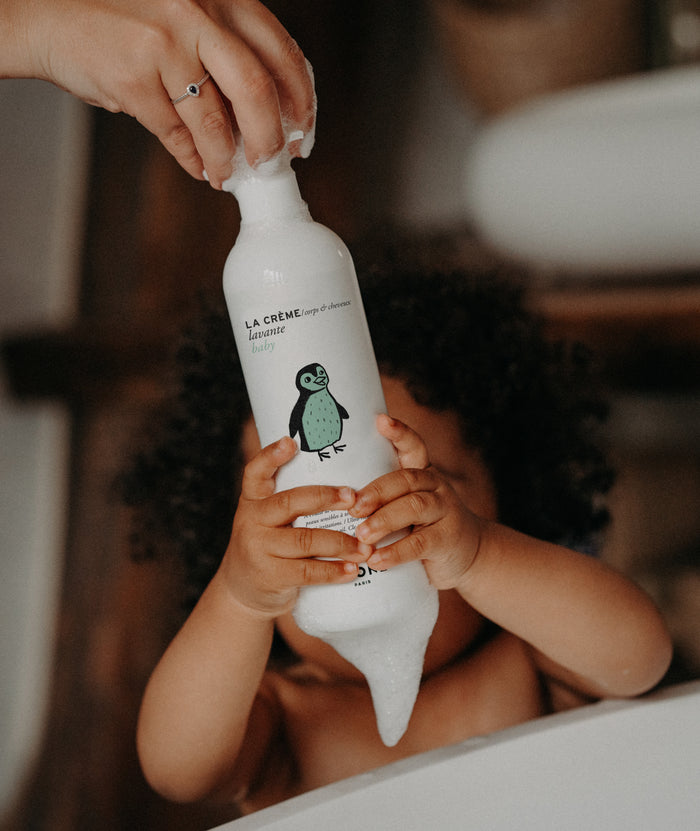 Crème lavante surgras, gel douche 2 en 1, quel produit pour le bain de bébé ?