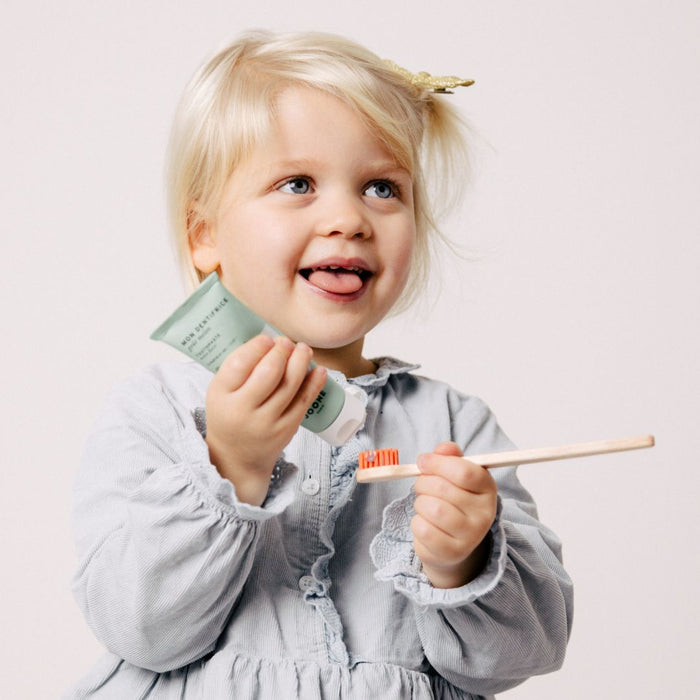 Comment apprendre à bébé à se brosser les dents comme un grand