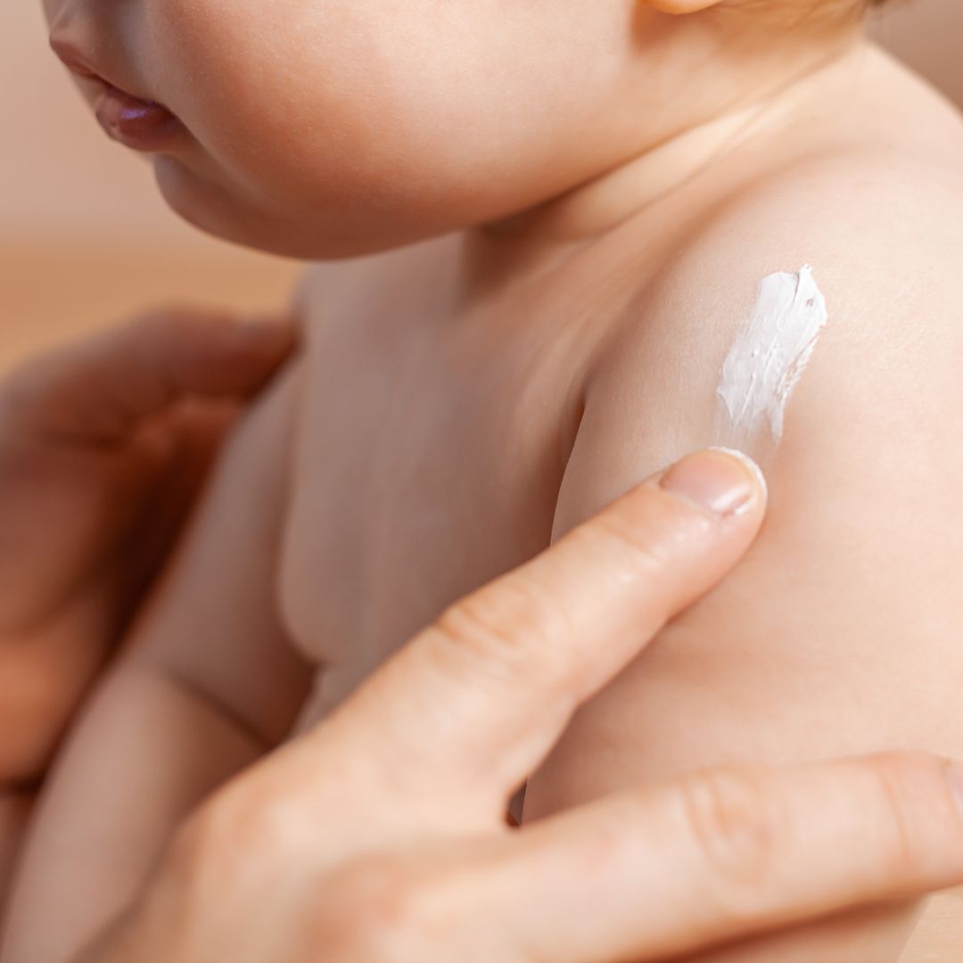 Comment prendre soin de la peau atopique de mon bébé ?