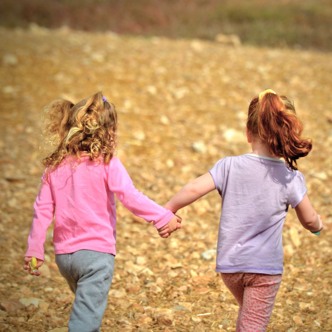 Comment aider mon enfant à se faire des amis ?