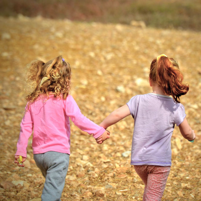 Comment aider mon enfant à se faire des amis ?